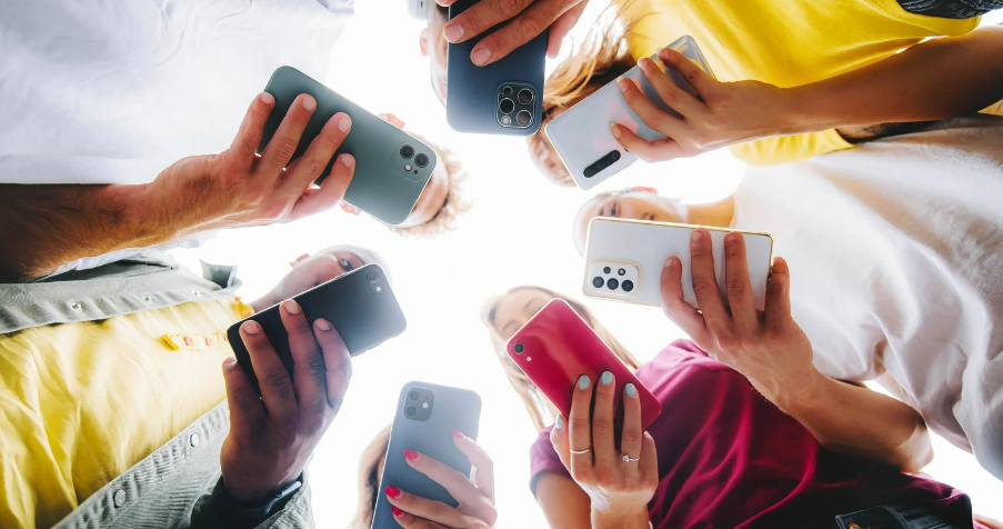 The Impact of Social Media on Teens | Balancing Benefits and Risks